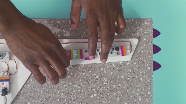 Video Reference N1: Finger, Hand, Nail, Pink, Paper