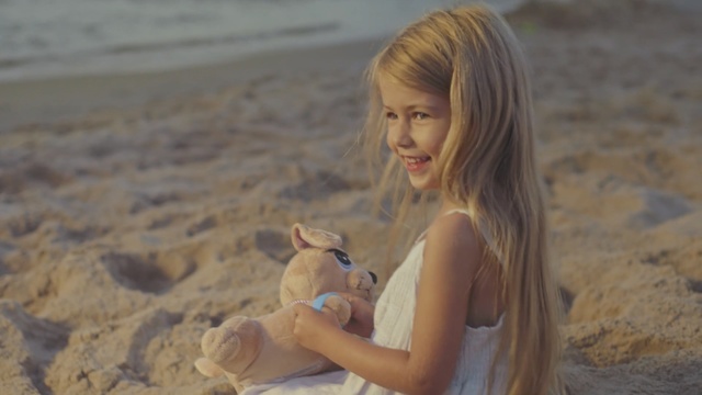 Video Reference N3: Photograph, Sand, Blond, Fun, Summer, Photography, Vacation, Long hair, Fawn, Beach, Person