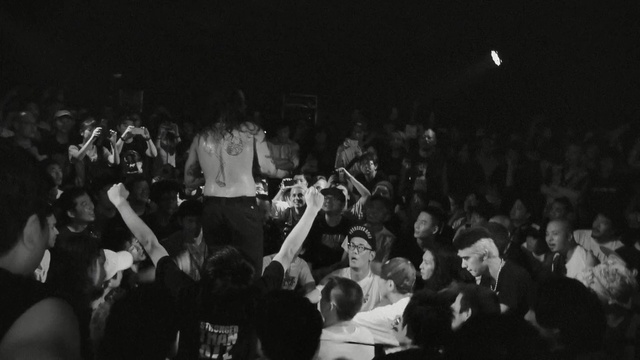 Video Reference N0: crowd, people, audience, black, photograph, performance, black and white, entertainment, stage, night, Person