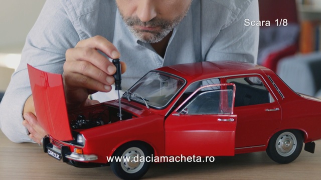 Video Reference N1: Land vehicle, Vehicle, Car, Classic car, Model car, Sedan, Coupé, Dacia 1300, Person
