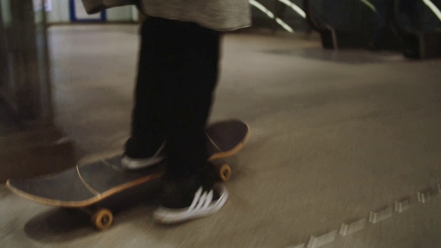 Video Reference N1: Skateboarding, Skateboard, Footwear, Skateboarder, Skateboarding Equipment, Rolling, Recreation, Longboarding, Kickflip, Shoe