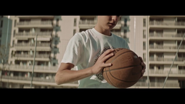 Video Reference N4: Basketball, Basketball, Basketball player, Shoulder, Joint, Ball, Arm, Team sport, Ball game, Basketball moves