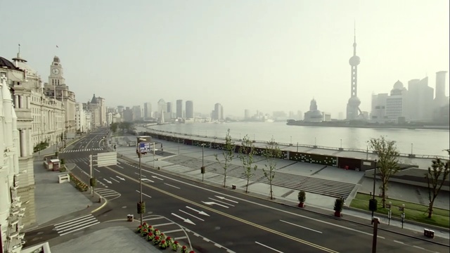 Video Reference N2: waterway, metropolitan area, urban area, city, transport, metropolis, skyline, haze, skyscraper, cityscape