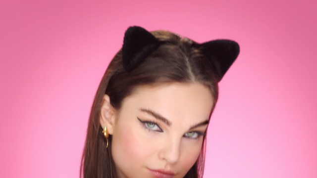 Video Reference N0: Hair, Face, Hairstyle, Pink, Forehead, Eyebrow, Ear, Head, Beauty, Nose