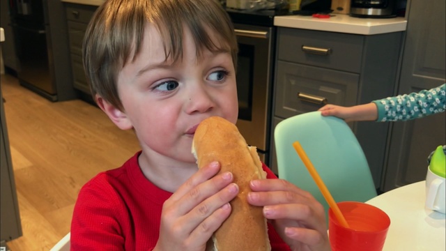 Video Reference N1: Child, Fast food, Toddler, Food, Eating, Finger, American food, Junk food, Baby food, Play, Person