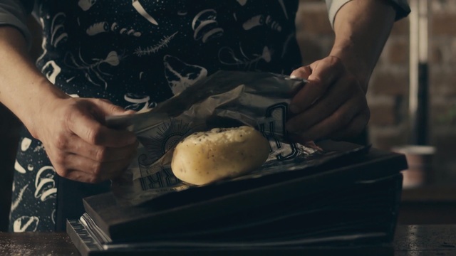 Video Reference N1: Hand, Artisan, Dough, Shoe, Food, Elbow, Baking, Person