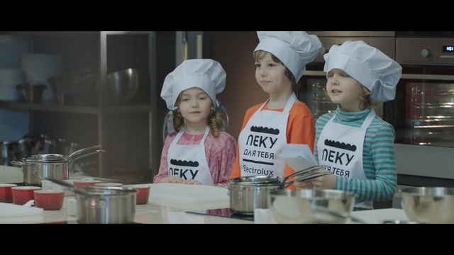 Video Reference N0: cook, cuisine, cooking, girl, service, chef, food, fun, product, taste, Person