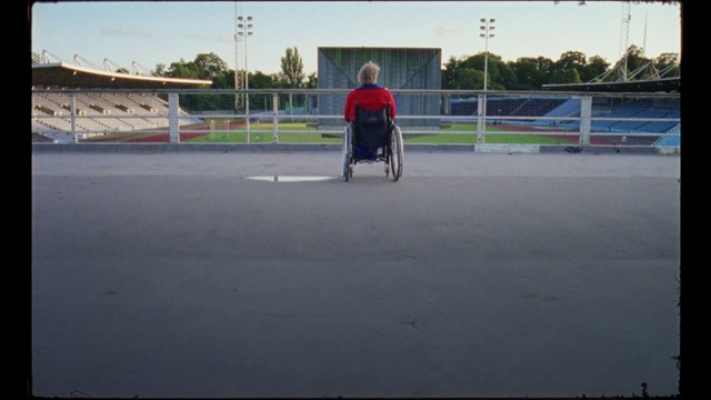Video Reference N2: Asphalt, Sport venue, Street sports, Vehicle, Recreation, Road surface, Sports equipment, Road, Games, Fence