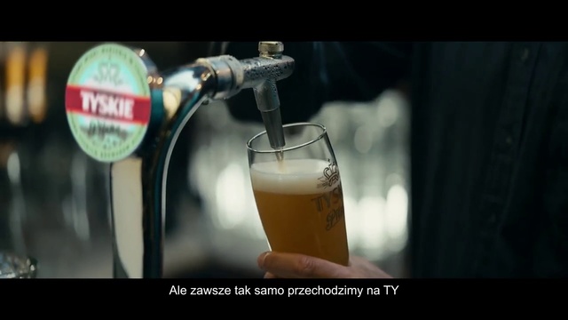 Video Reference N4: Drink, Beer, Alcoholic beverage, Glass bottle, Wheat beer, Beer glass, Liqueur, Alcohol, Distilled beverage, Lager, Person