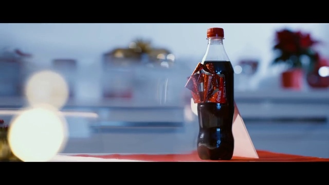 Video Reference N2: Drink, Cola, Water, Coca-cola, Bottle, Product, Soft drink, Carbonated soft drinks, Glass bottle, Liqueur
