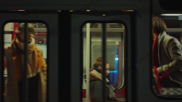 Video Reference N0: Transport, Public transport, Visual arts, Metro, Art, Display window