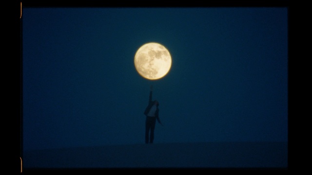 Video Reference N1: Moon, Sky, Full moon, Moonlight, Atmosphere, Astronomical object, Light, Daytime, Celestial event, Calm