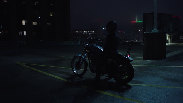 Video Reference N3: Black, Motorcycle, Headlamp, Light, Night, Vehicle, Automotive lighting, Mode of transport, Darkness, Midnight