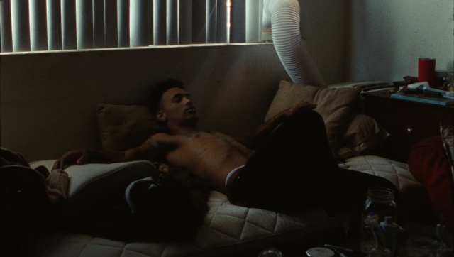 Video Reference N0: Bed, Room, Barechested, Male, Furniture, Leg, Muscle, Comfort, Flesh, Sleep