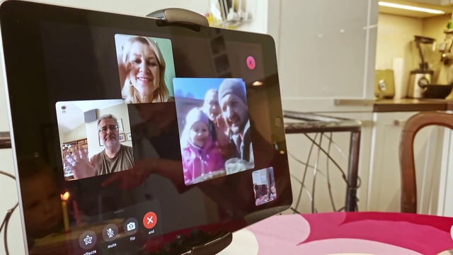 Video Reference N0: Smile, Output device, Purple, Communication Device, Television set, Gadget, Tablet computer, Flat panel display, Pink, Computer