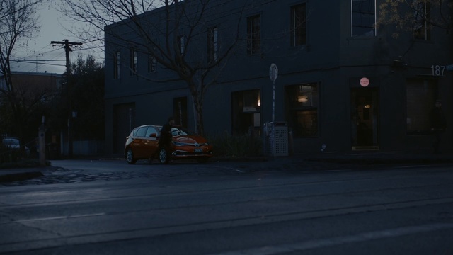 Video Reference N1: Snow, Winter, Sky, Urban area, Neighbourhood, Evening, Vehicle, Car, Mode of transport, House, Person