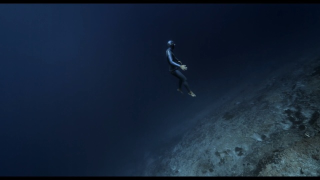 Video Reference N5: water, underwater diving, underwater, freediving, atmosphere, sky, extreme sport, diving, sea, darkness