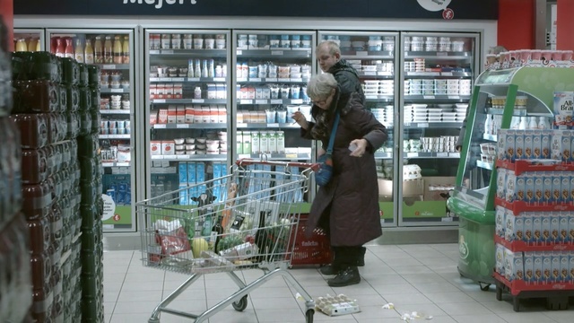 Video Reference N4: retail, convenience store, supermarket, product, grocery store, product, inventory, grocer, service
