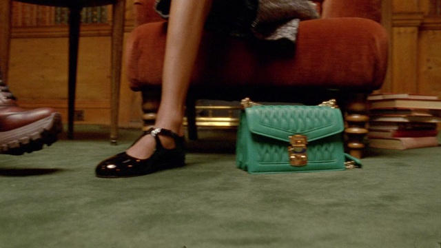 Video Reference N3: Leg, Footwear, Turquoise, Human leg, Shoe, Joint, Human body, Ankle, Bag, Fashion accessory