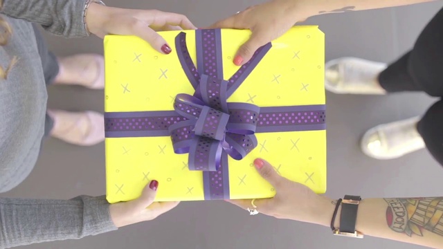 Video Reference N3: Yellow, Purple, Violet, Ribbon, Gift wrapping, Present, Material property, Hand, Finger, Paper