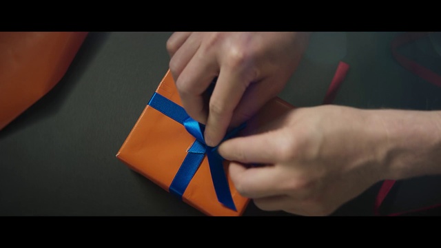 Video Reference N0: Origami, Paper, Tie, Hand, Finger, Electric blue, Art, Craft