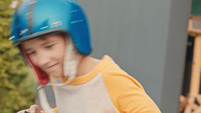 Video Reference N7: Helmet, Personal protective equipment, Headgear, Child, Cap, Fashion accessory, Sports gear, Sports equipment