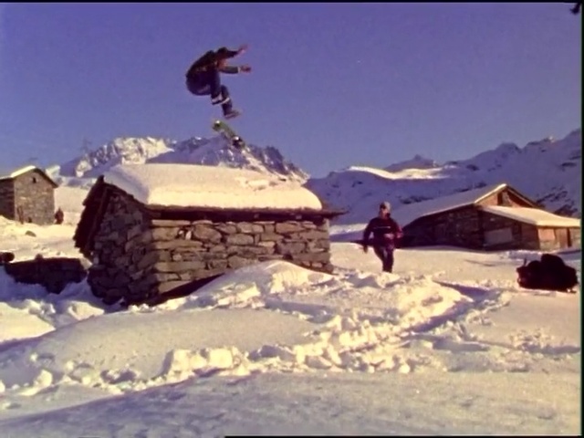 Video Reference N5: snow, sky, winter, geological phenomenon, mountain, mountain range, freezing, landscape, ice, extreme sport, Person