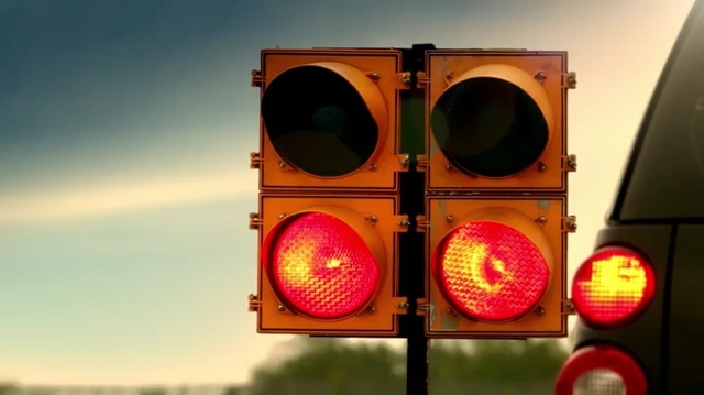 Video Reference N1: Traffic light, signaling device, Lighting, Sky, Yellow, Traffic sign, Sign, Light fixture, Interior design
