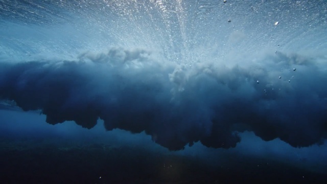 Video Reference N3: water, sky, atmosphere, reflection, sea, wave, calm, ocean, geological phenomenon, cloud