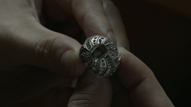 Video Reference N6: Ring, Finger, Fashion accessory, Jewellery, Hand, Silver, Metal, Silver, Photography, Black-and-white