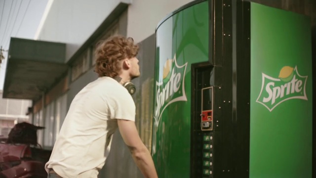 Video Reference N2: Green, Standing, Machine, Vending machine