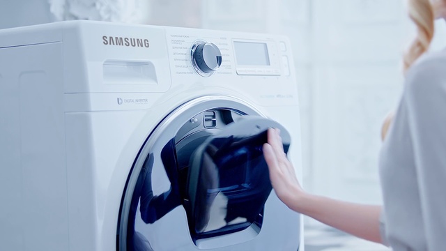 Video Reference N1: Washing machine, Major appliance, Home appliance, Clothes dryer, Automotive design, Laundry, Washing, Small appliance, Room, Architecture