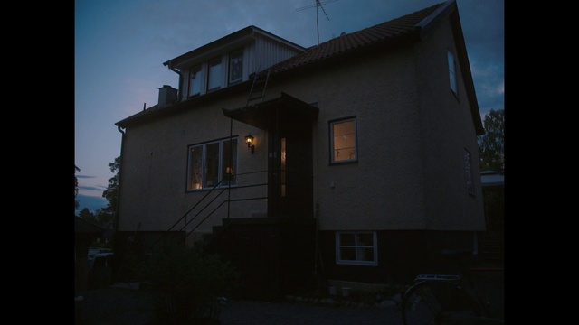 Video Reference N3: House, Home, Sky, Property, Light, Architecture, Siding, Building, Residential area, Night
