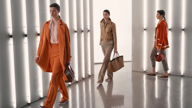 Video Reference N17: Fashion model, Clothing, Fashion, Orange, Shoulder, Outerwear, Footwear, Fashion design, Overcoat, Coat, Person