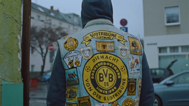 Video Reference N5: man, street, walk, back, bvb, borussia, dortmund, jacket, jeans jacket, jeans, denim jacket, Person