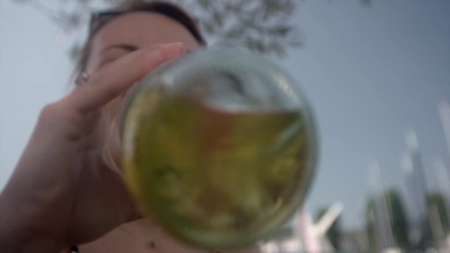 Video Reference N1: Glass, Hand, Mouth, Drink, Stemware, Drinkware