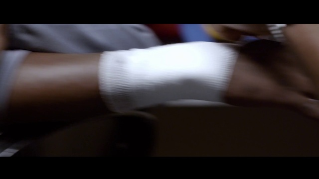 Video Reference N0: Human leg, Wrist, Bandage, Arm, Joint, Finger, Hand, Skin, Close-up, Leg