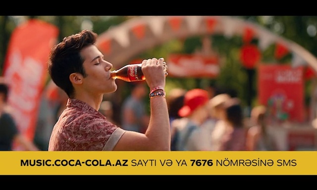 Video Reference N2: Drink, Happy, Song, Coca-cola, Drinking, Cola, Photography, Photo caption, Crowd