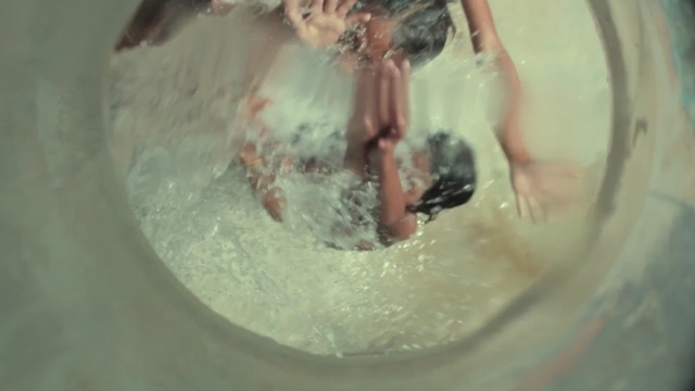 Video Reference N1: water, bathtub