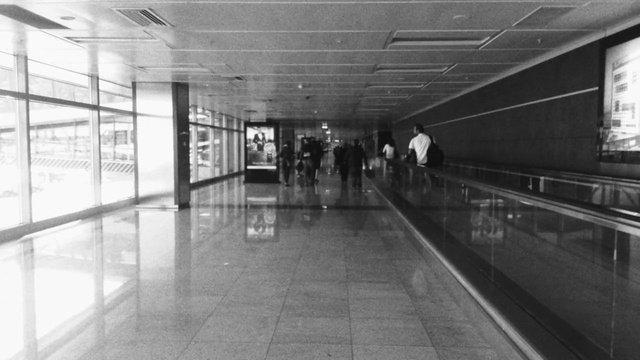 Video Reference N1: White, Black, Black-and-white, Monochrome, Monochrome photography, Snapshot, Building, Infrastructure, Line, Architecture