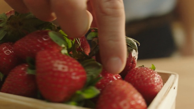 Video Reference N1: Strawberry, Food, Strawberries, Natural foods, Fruit, Berry, Frutti di bosco, Plant, Local food, Produce, Indoor, Table, Plate, Cake, Sitting, Small, Holding, Bowl, Banana, Salad, Wooden, Eating, Cutting, White, Vegetable, Tomato, Apple, Diet food, Accessory fruit, Superfood, Dish