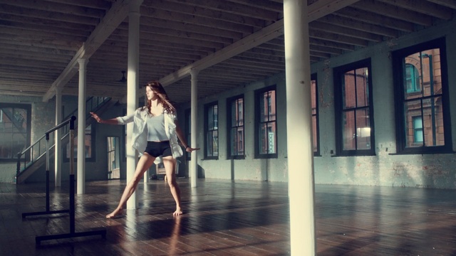 Video Reference N6: Light, Beauty, Fashion, Footwear, Floor, Dance, Ballet dancer, Dress, Reflection, Flooring, Person