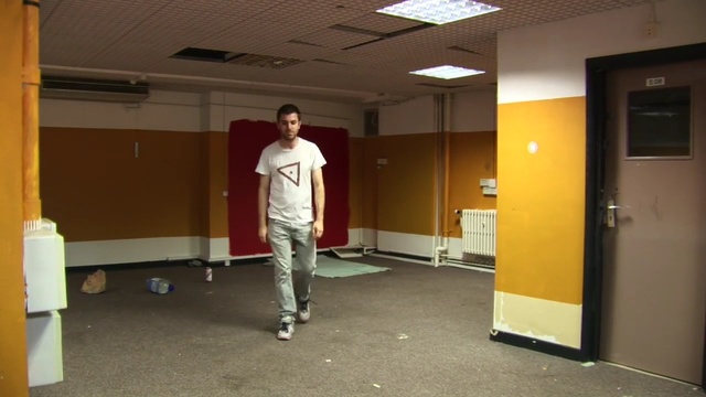 Video Reference N10: weight, dumbbell, sports equipment, man, male, Person