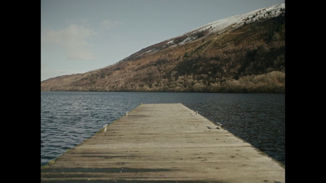 Video Reference N0: Body of water, Water, Lake district, Sky, Sea, Horizon, Water resources, Lake, Loch, Calm