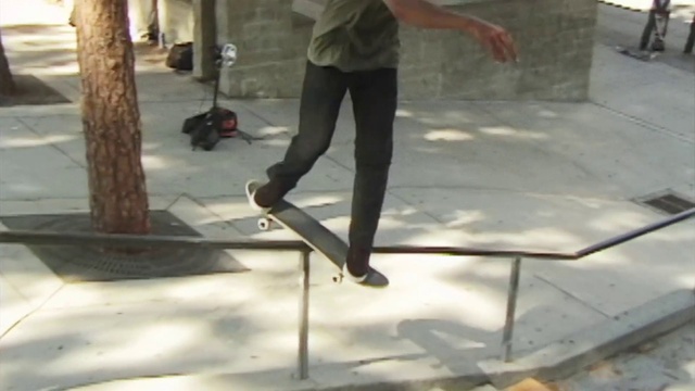 Video Reference N1: Skateboarding, Skateboard, Skateboarder, Kickflip, Skateboarding Equipment, Grind rail, Boardsport, Recreation, Snapshot, Handrail
