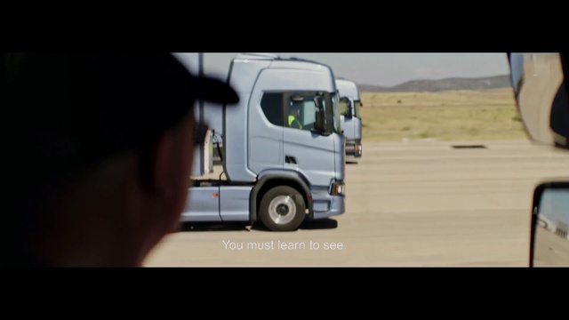 Video Reference N1: Land vehicle, Vehicle, Mode of transport, Car, Commercial vehicle, Transport, Motor vehicle, Automotive design, Truck, Light commercial vehicle, Person