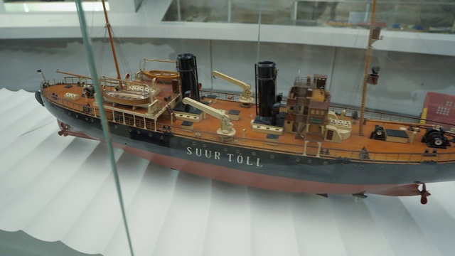 Video Reference N1: Vehicle, Boat, Maritime museum, Bomb vessel, Watercraft, Naval trawler, Scale model, Museum, Ship, Steamboat