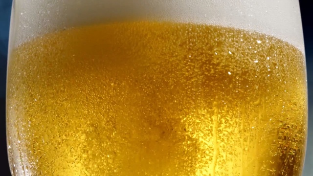 Video Reference N0: Yellow, Champagne cocktail, Lager, Beer, Drink, Cider, Sparkling wine, Liquid