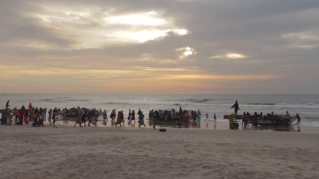 Video Reference N4: Beach, People on beach, Sky, Sea, Ocean, Horizon, Shore, Sand, Coast, Evening