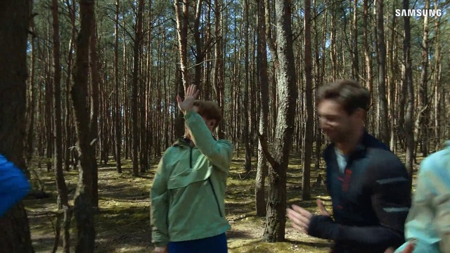 Video Reference N2: Plant, People in nature, Tree, Natural landscape, Wood, Terrestrial plant, Gesture, Trunk, Recreation, Forest